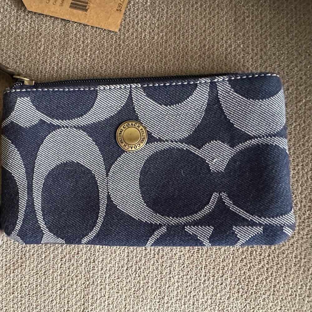 COACH small wristlet.  EUC (like new)